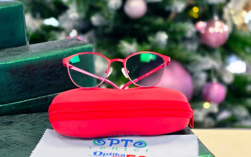 Optocenter | Optika Minus 50 - Otroci prihajajo po darila 